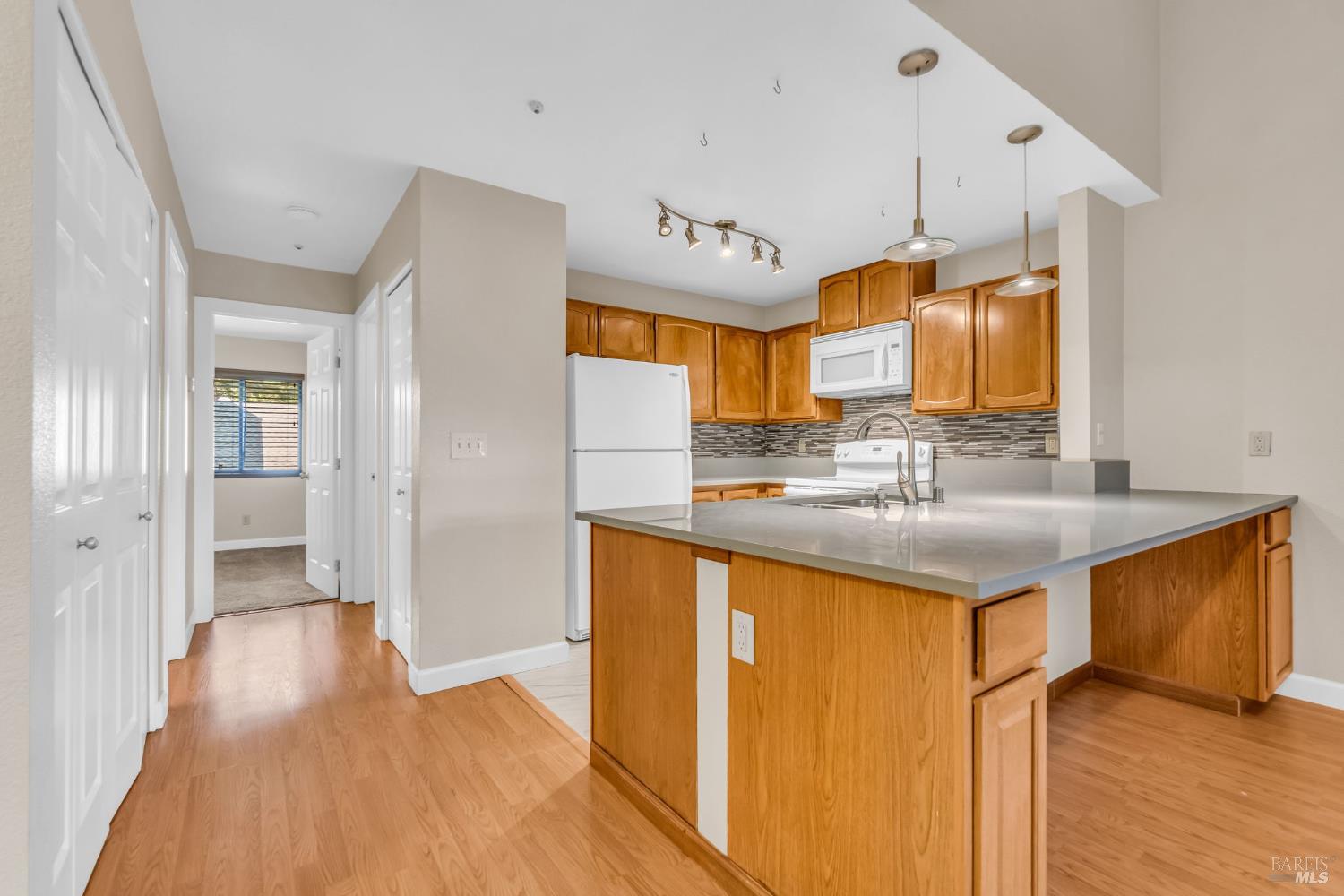 Detail Gallery Image 10 of 34 For 105 Nicholas Ct, Cotati,  CA 94931 - 2 Beds | 1 Baths