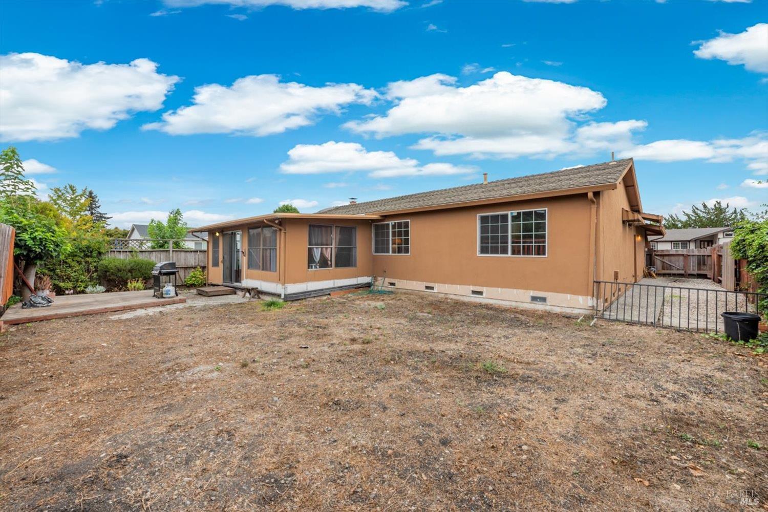 Detail Gallery Image 14 of 15 For 859 S Mcdowell Blvd, Petaluma,  CA 94954 - 3 Beds | 2 Baths