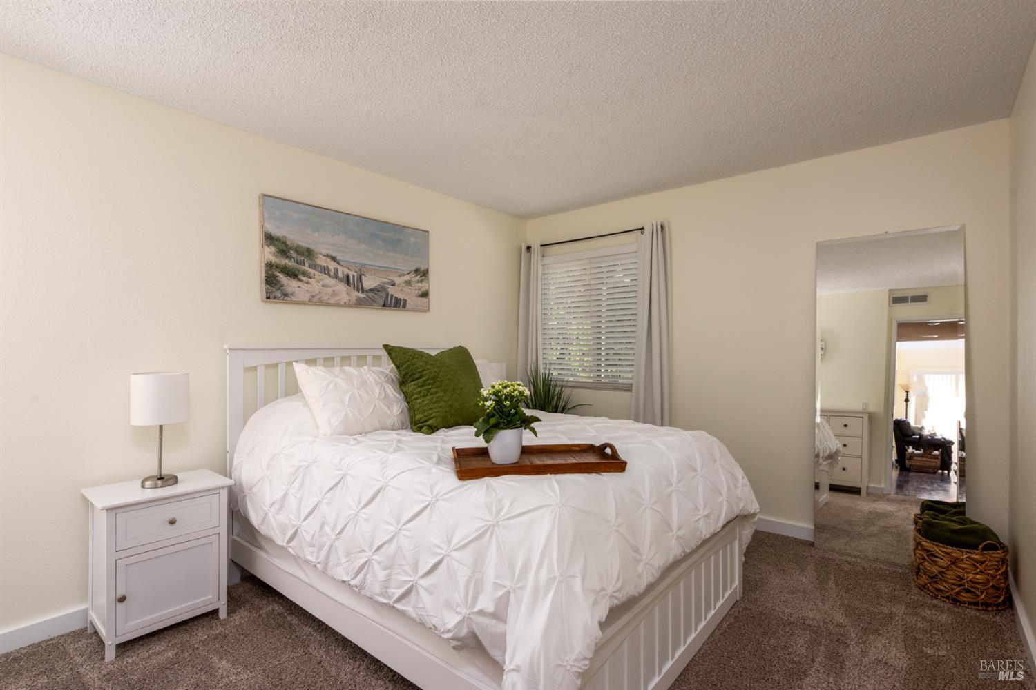 Detail Gallery Image 14 of 35 For 2734 Lakeview Dr, Santa Rosa,  CA 95405 - 3 Beds | 2 Baths