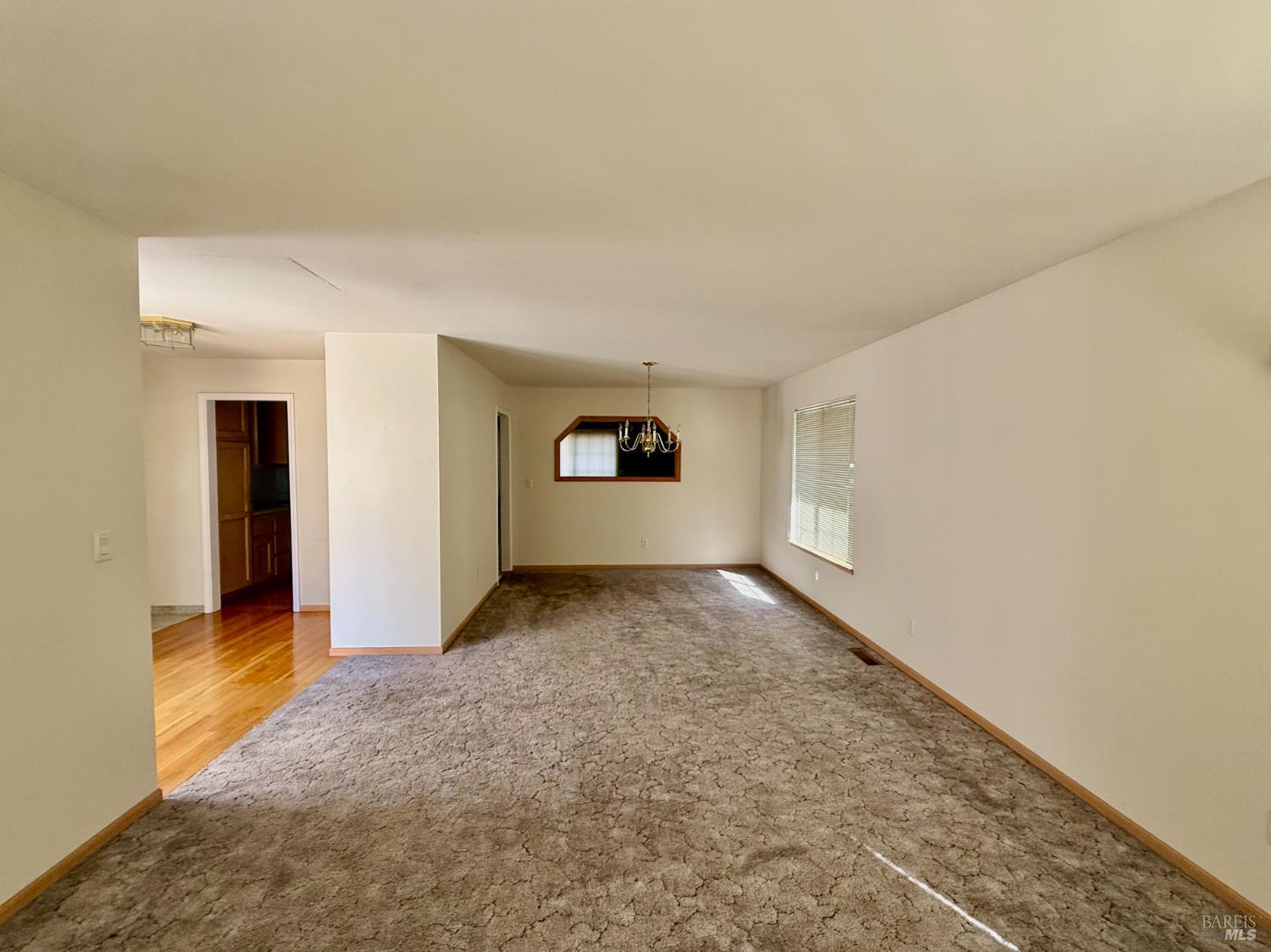 Detail Gallery Image 7 of 35 For 19390 Mountain Mdws, Hidden Valley Lake,  CA 95467 - 3 Beds | 2 Baths