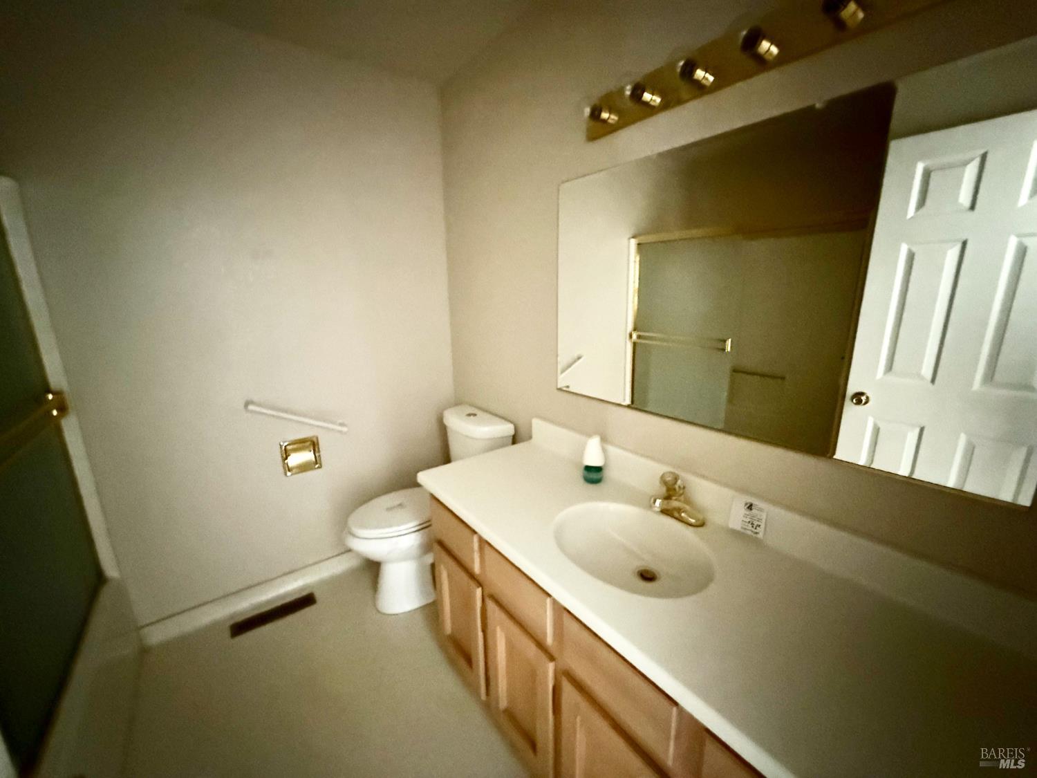 Detail Gallery Image 25 of 35 For 19390 Mountain Mdws, Hidden Valley Lake,  CA 95467 - 3 Beds | 2 Baths