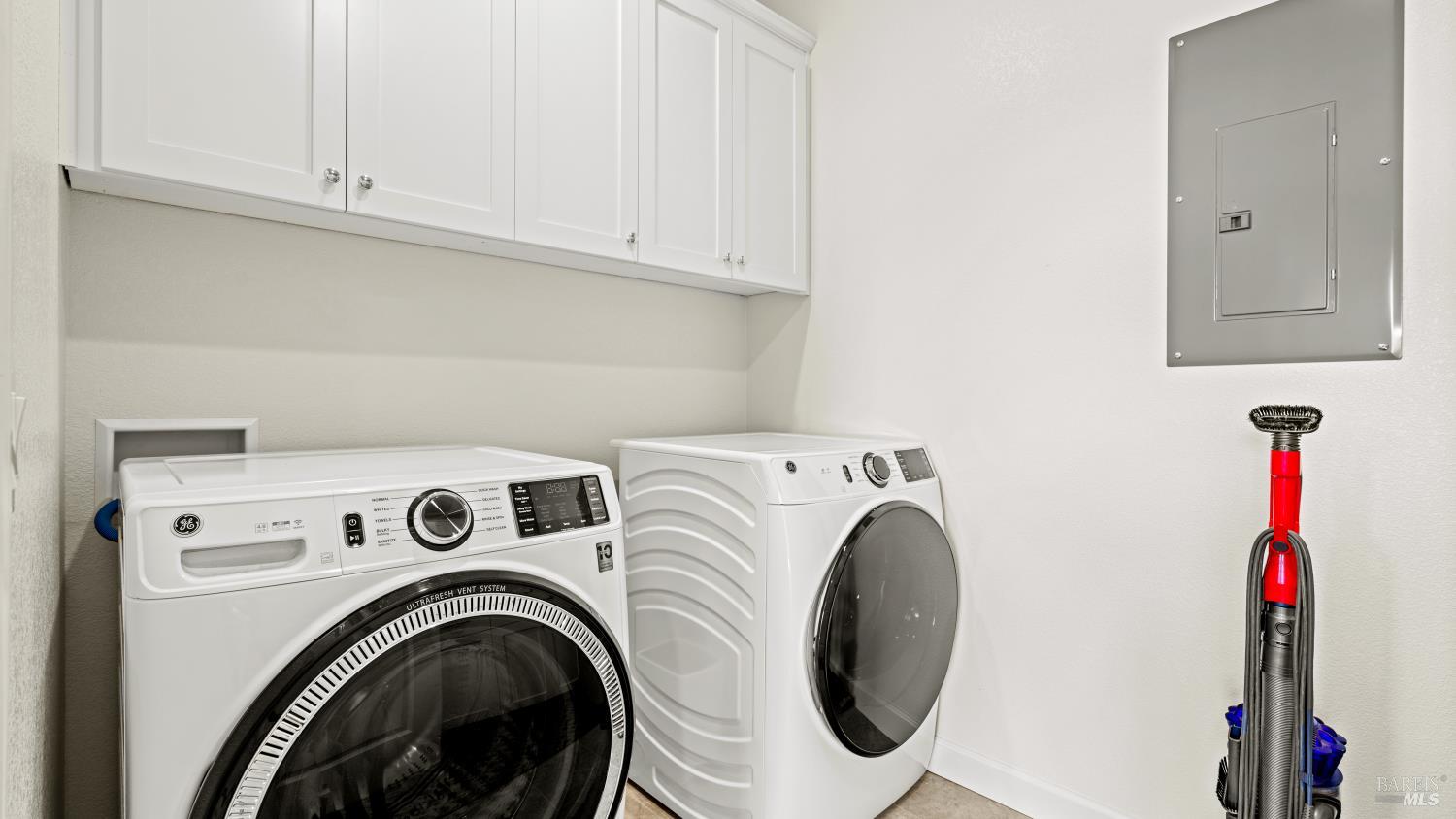 Detail Gallery Image 30 of 37 For 1623 Winterberry Ln, Rohnert Park,  CA 94928 - 4 Beds | 3 Baths