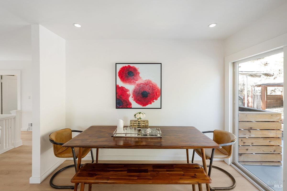 Detail Gallery Image 13 of 31 For 338 Paloma Ave, San Rafael,  CA 94901 - 4 Beds | 2/1 Baths