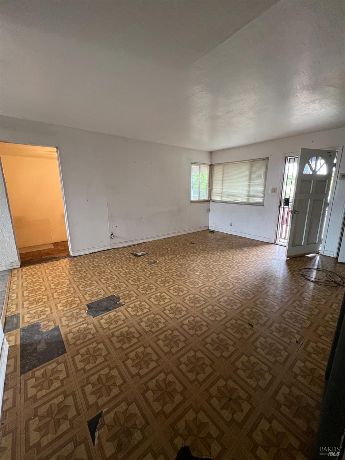 Detail Gallery Image 9 of 30 For 2124 Beard Ct, Vacaville,  CA 95688 - 3 Beds | 1 Baths