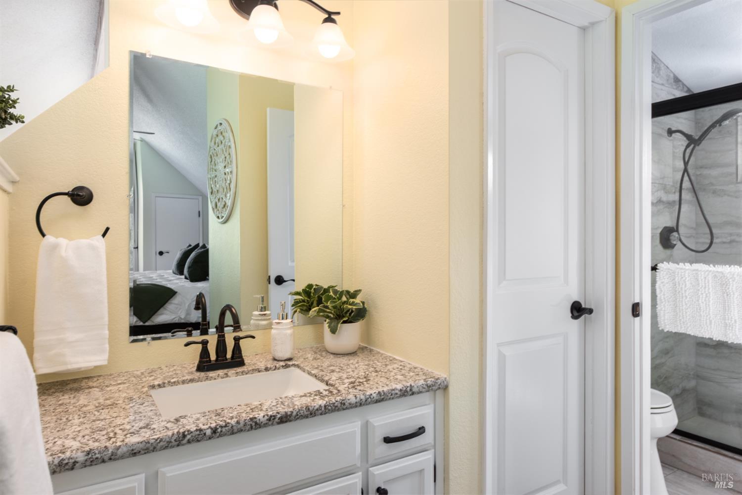 Detail Gallery Image 24 of 35 For 2734 Lakeview Dr, Santa Rosa,  CA 95405 - 3 Beds | 2 Baths