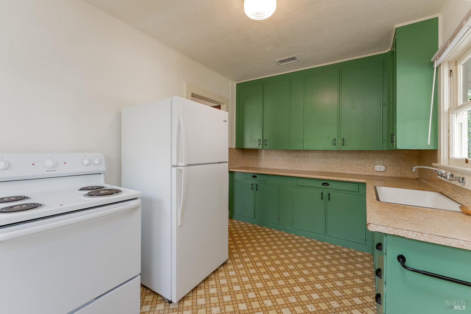 Detail Gallery Image 6 of 38 For 258 State St, Willits,  CA 95490 - 2 Beds | 1 Baths