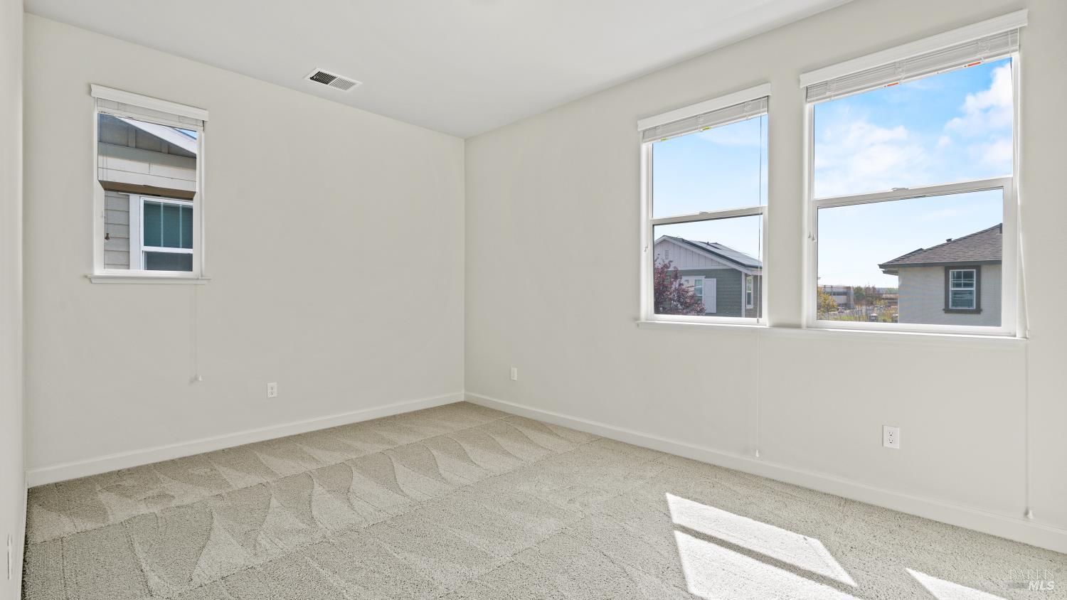 Detail Gallery Image 28 of 37 For 1623 Winterberry Ln, Rohnert Park,  CA 94928 - 4 Beds | 3 Baths