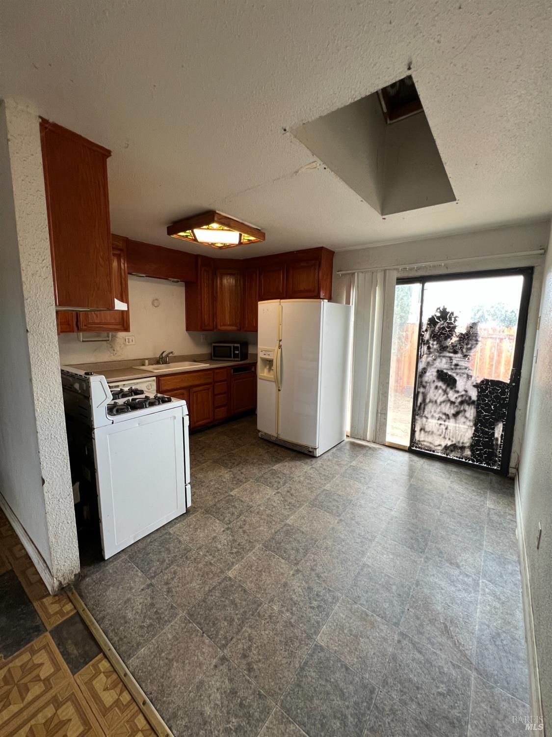 Detail Gallery Image 10 of 30 For 2124 Beard Ct, Vacaville,  CA 95688 - 3 Beds | 1 Baths