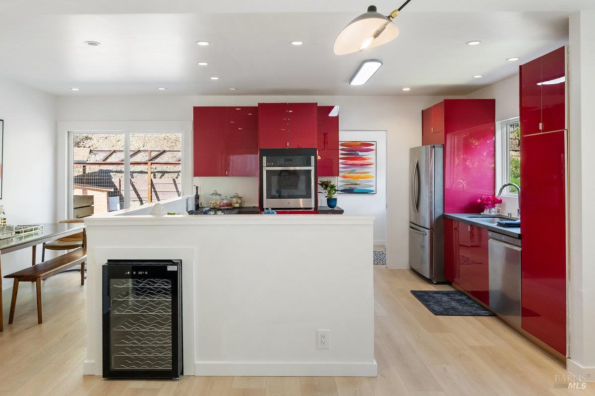 Detail Gallery Image 10 of 31 For 338 Paloma Ave, San Rafael,  CA 94901 - 4 Beds | 2/1 Baths