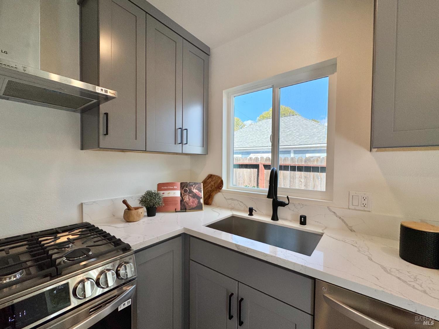 Detail Gallery Image 15 of 34 For 1759 G St, Napa,  CA 94559 - 2 Beds | 1 Baths