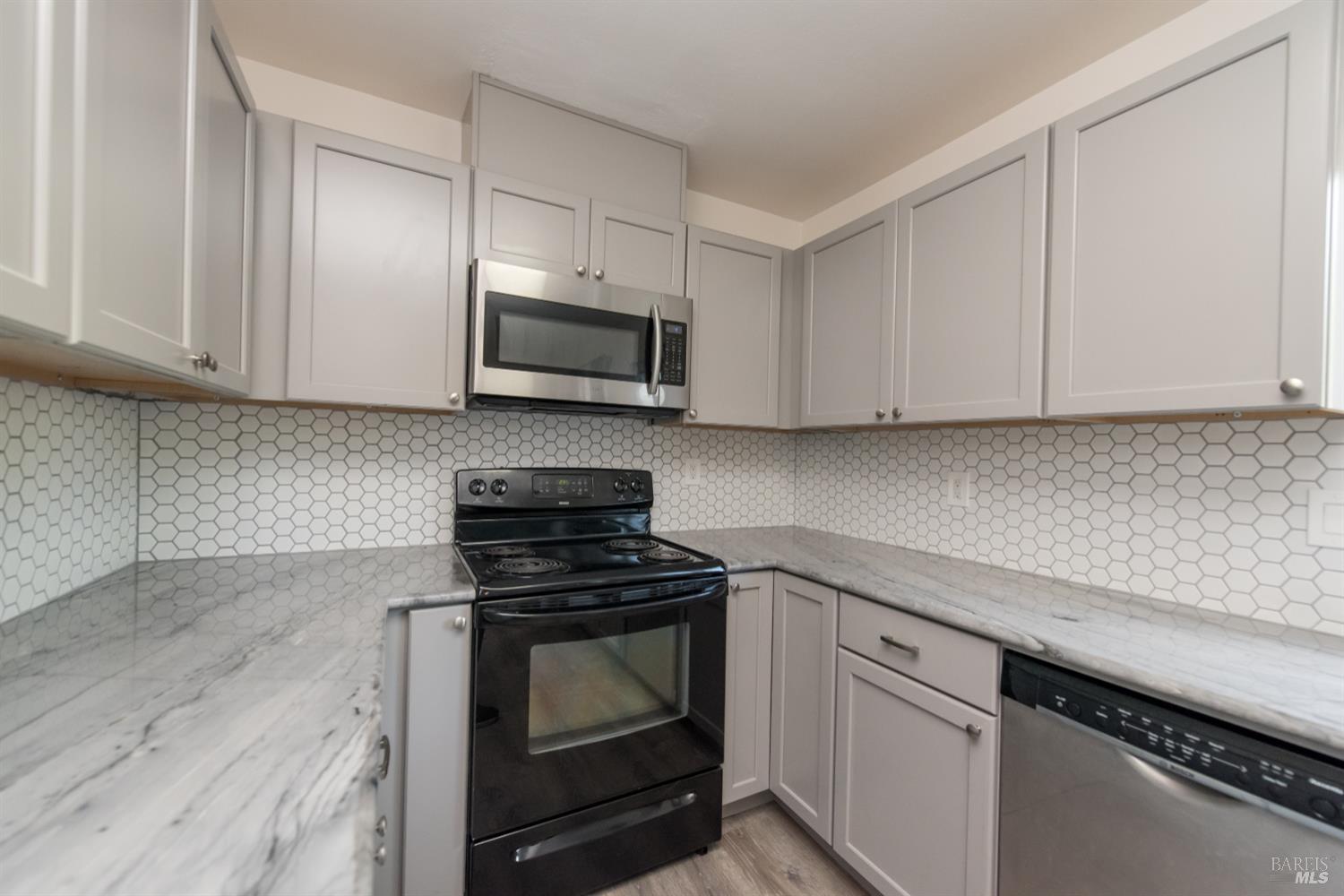 Detail Gallery Image 11 of 34 For 374 Gate Way, Santa Rosa,  CA 95401 - 3 Beds | 1/1 Baths