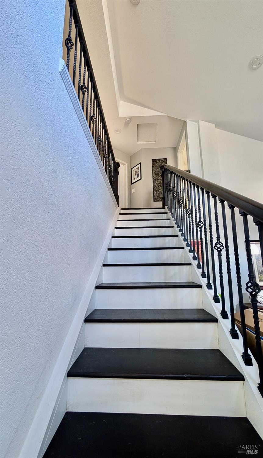 Detail Gallery Image 10 of 15 For 412 Jane Dr, Windsor,  CA 95492 - 4 Beds | 2/1 Baths