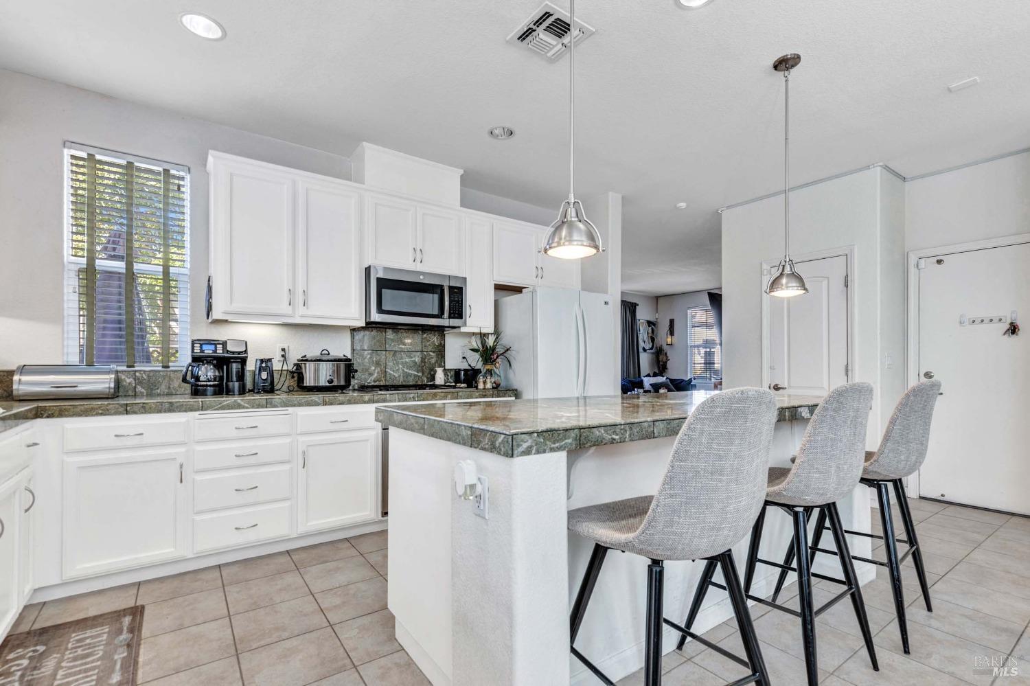 Detail Gallery Image 13 of 54 For 8115 W Carlisle St, Vallejo,  CA 94591 - 3 Beds | 2/1 Baths