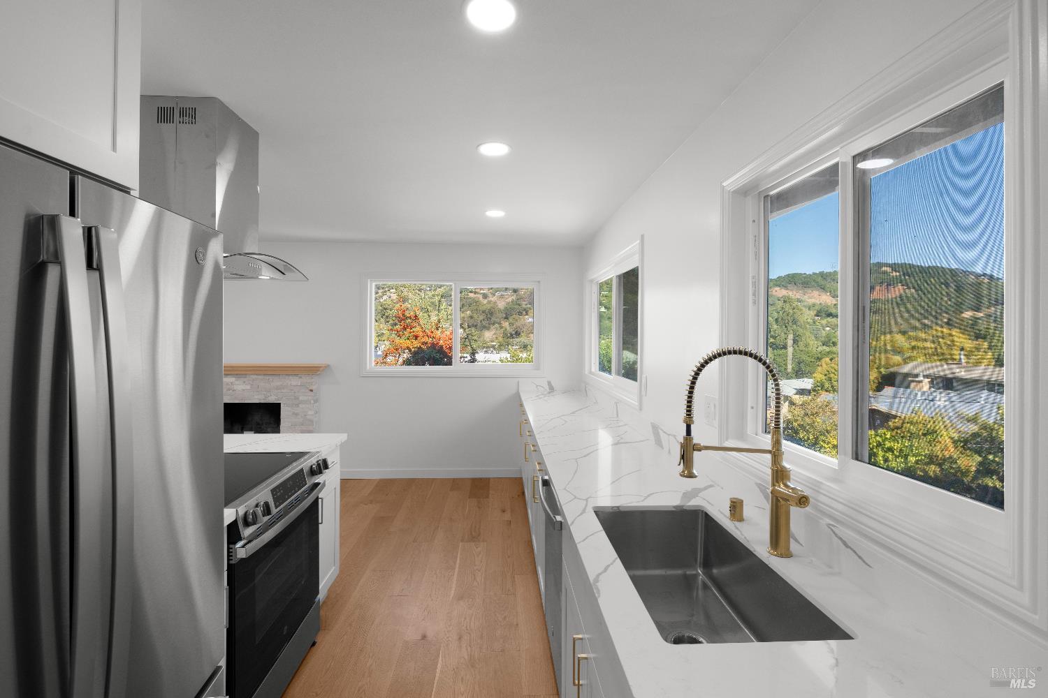 Detail Gallery Image 9 of 52 For 40 Leafwood Cir, San Rafael,  CA 94901 - – Beds | – Baths