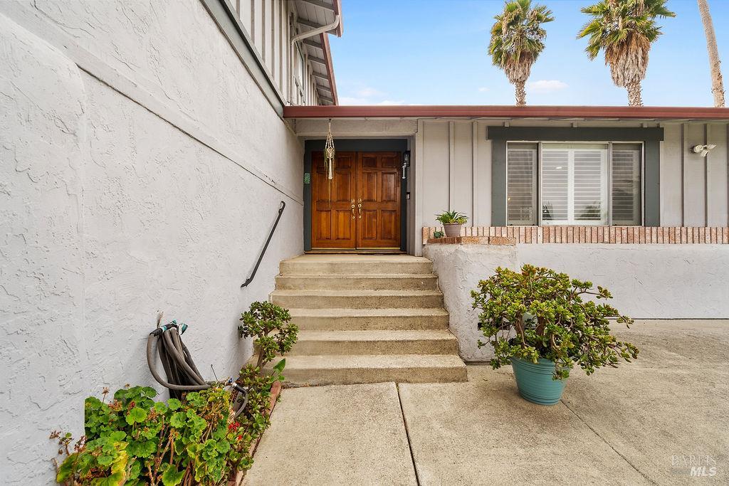 Detail Gallery Image 3 of 49 For 1305 Corcoran Ave, Vallejo,  CA 94589 - 4 Beds | 2/1 Baths