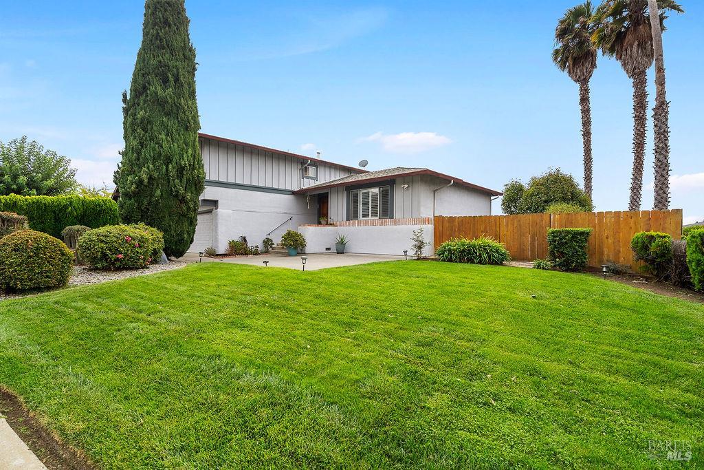 Detail Gallery Image 2 of 49 For 1305 Corcoran Ave, Vallejo,  CA 94589 - 4 Beds | 2/1 Baths