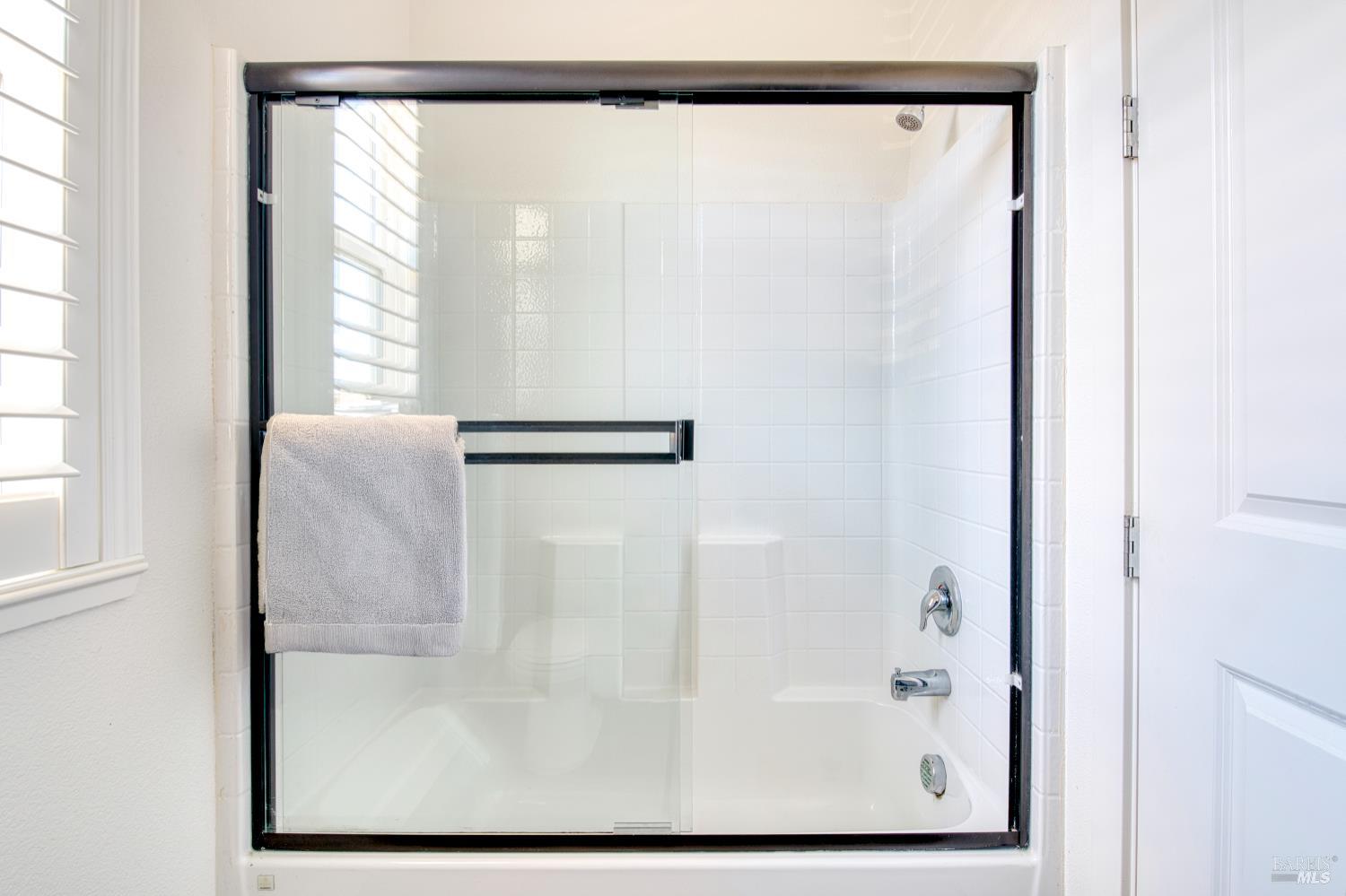 Detail Gallery Image 32 of 41 For 704 Granite Ln, Fairfield,  CA 94534 - 5 Beds | 3 Baths