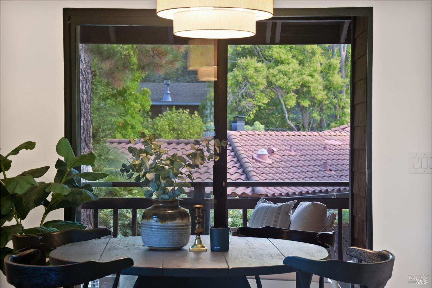 Detail Gallery Image 3 of 29 For 1 Aspen Ct, San Anselmo,  CA 94960 - 2 Beds | 1/1 Baths