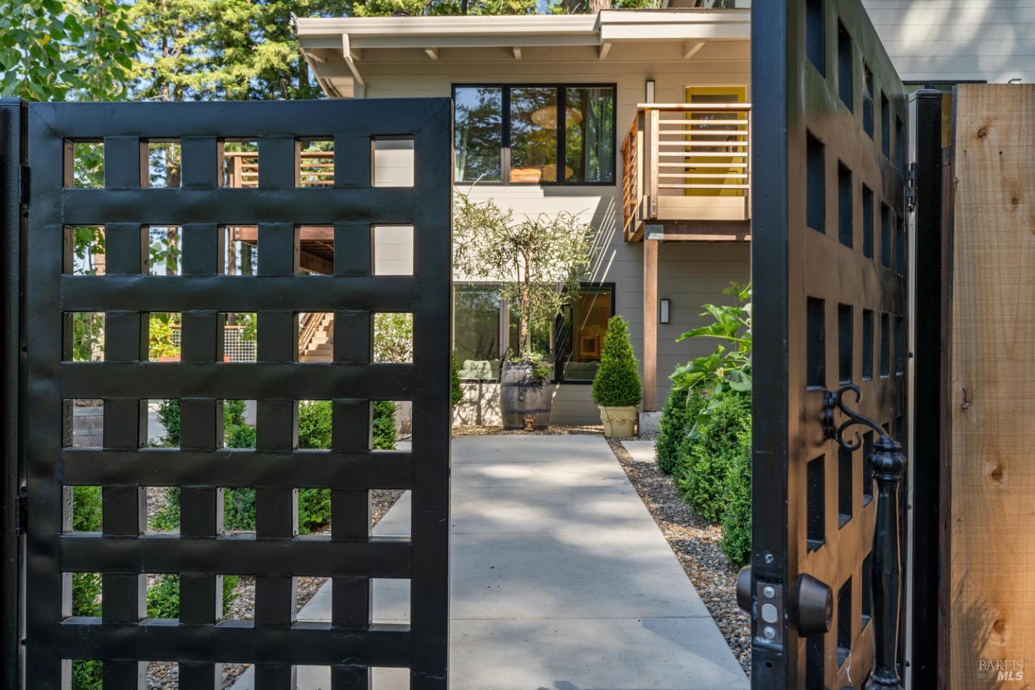 Detail Gallery Image 2 of 40 For 5144 Sharp Rd, Calistoga,  CA 94515 - 3 Beds | 4/1 Baths