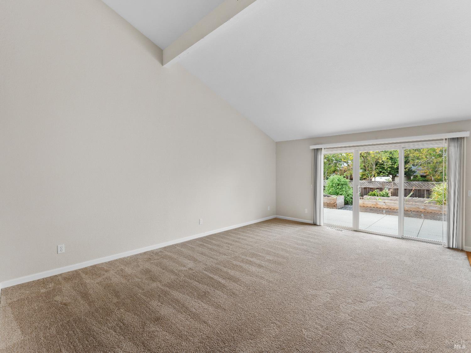Detail Gallery Image 9 of 43 For 2913 Carissa Ct, Santa Rosa,  CA 95405 - 3 Beds | 2/1 Baths