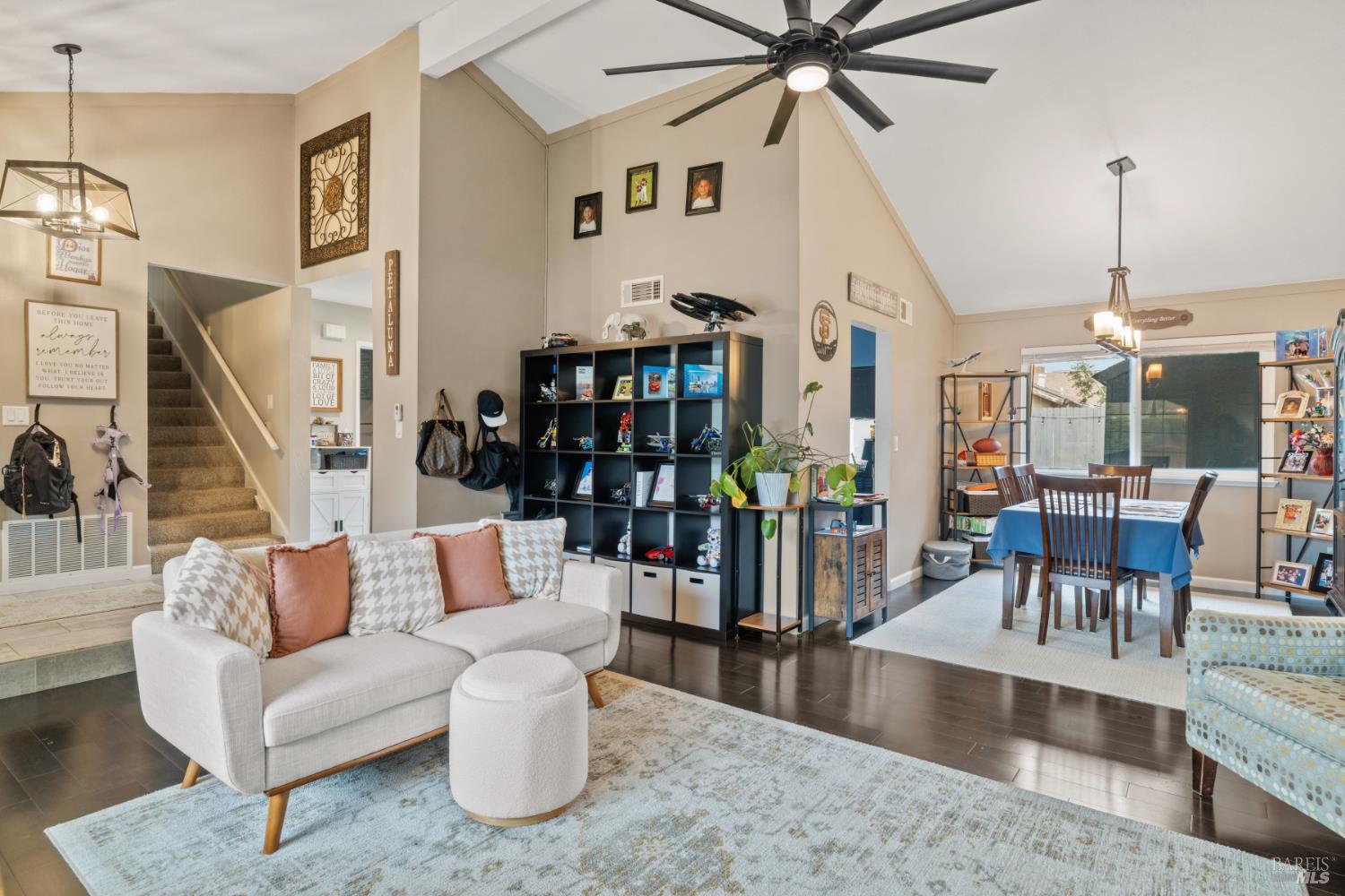 Detail Gallery Image 9 of 48 For 831 Wood Ln, Petaluma,  CA 94954 - 4 Beds | 3 Baths