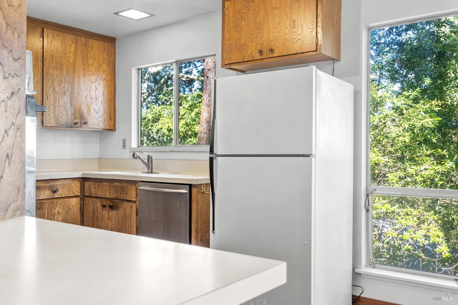 Detail Gallery Image 9 of 47 For 129 Piedmont Ct, Larkspur,  CA 94939 - 3 Beds | 2 Baths