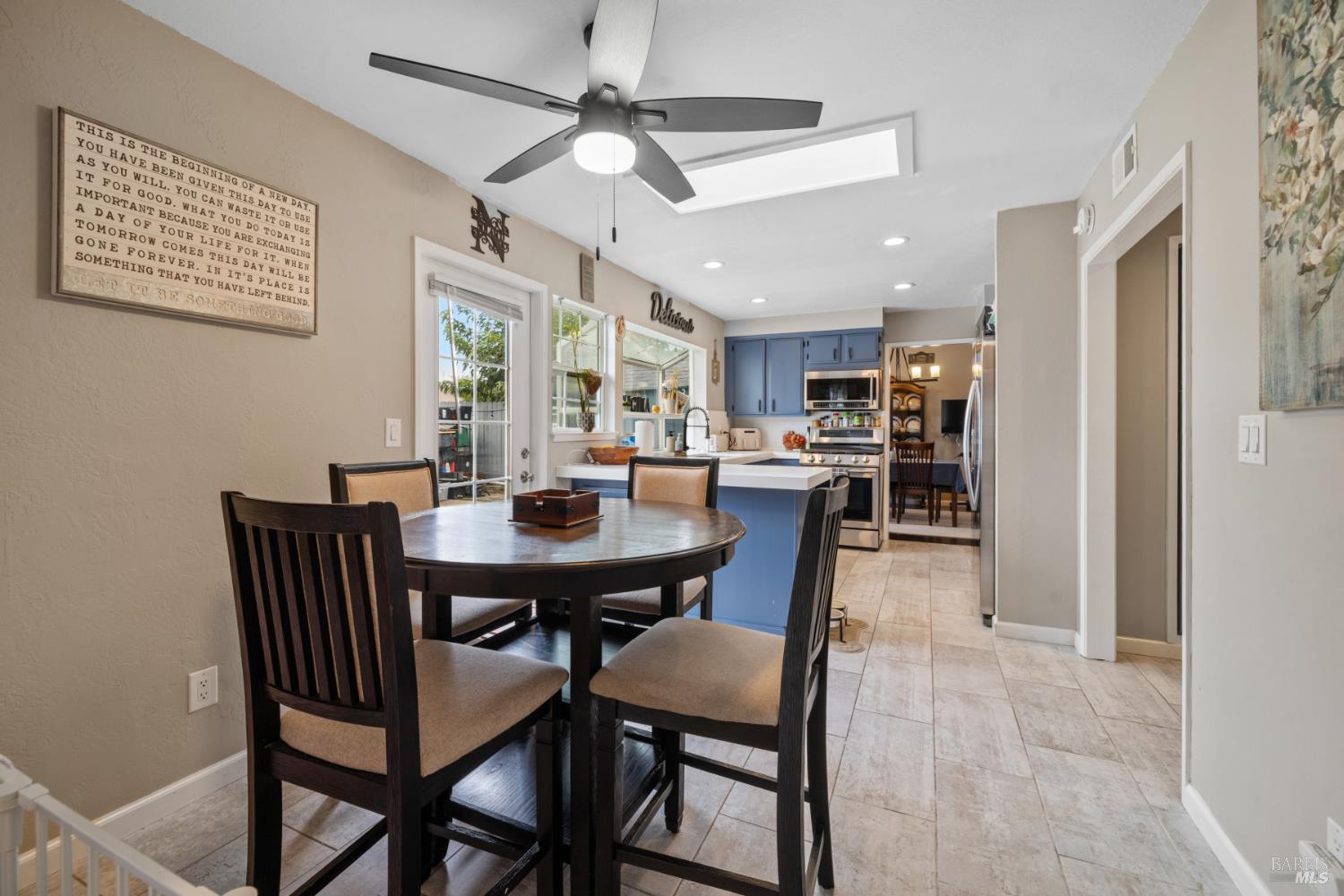 Detail Gallery Image 18 of 48 For 831 Wood Ln, Petaluma,  CA 94954 - 4 Beds | 3 Baths