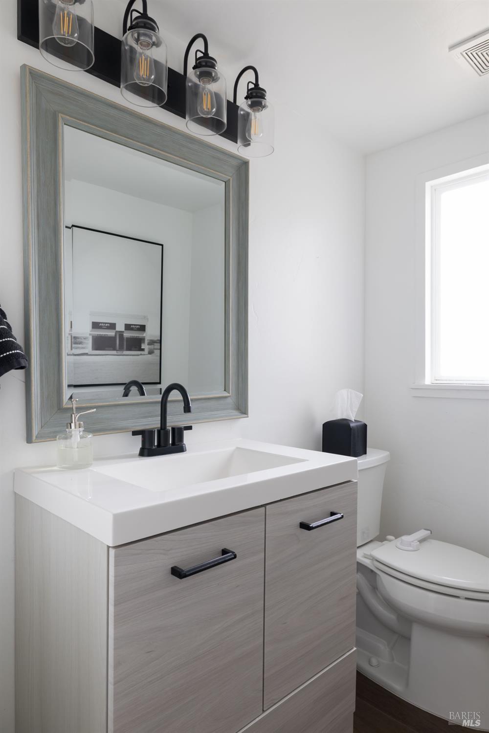 Detail Gallery Image 15 of 36 For 2527 Vintage Ct, Napa,  CA 94558 - 4 Beds | 2/1 Baths