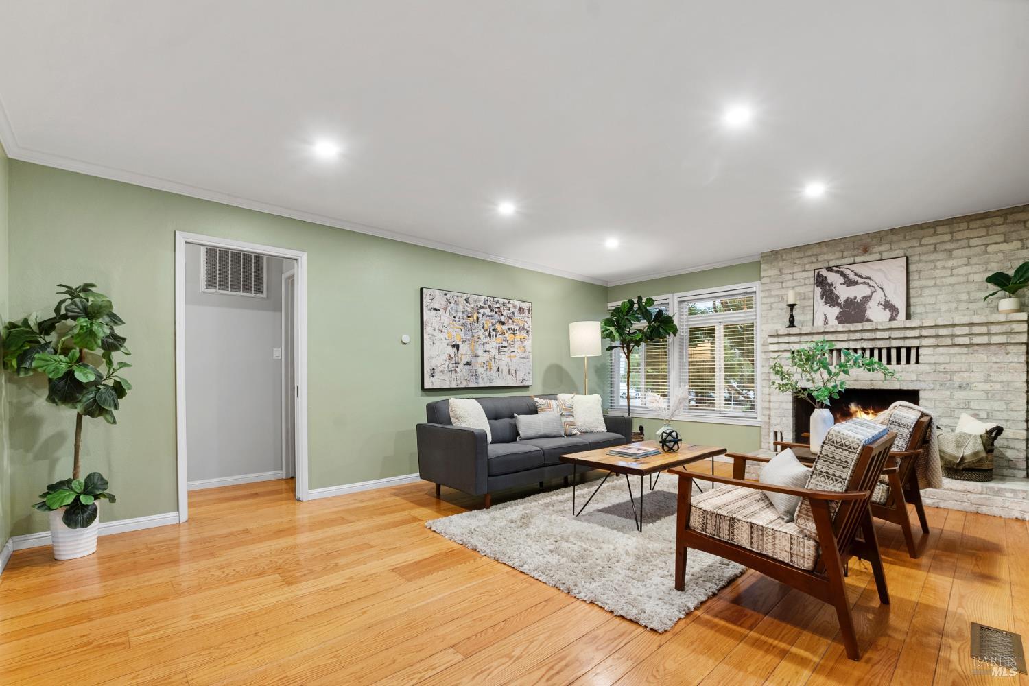 Detail Gallery Image 6 of 38 For 1212 East Ave, Napa,  CA 94559 - 2 Beds | 1 Baths