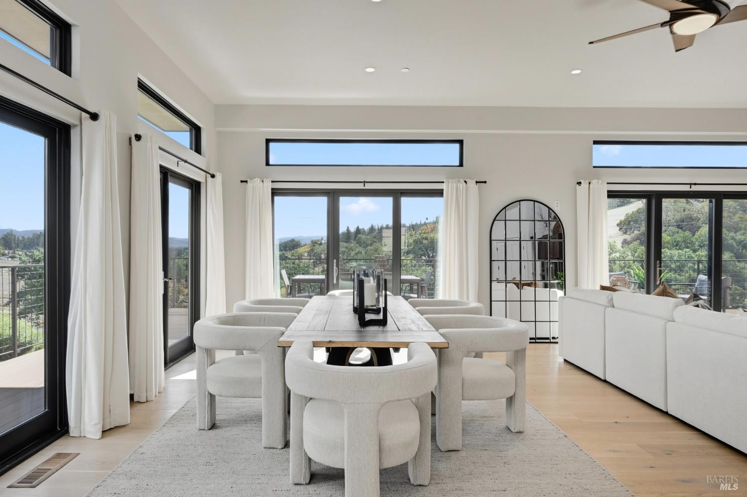 Detail Gallery Image 4 of 45 For 4108 Wallace Rd, Santa Rosa,  CA 95404 - 3 Beds | 2/1 Baths