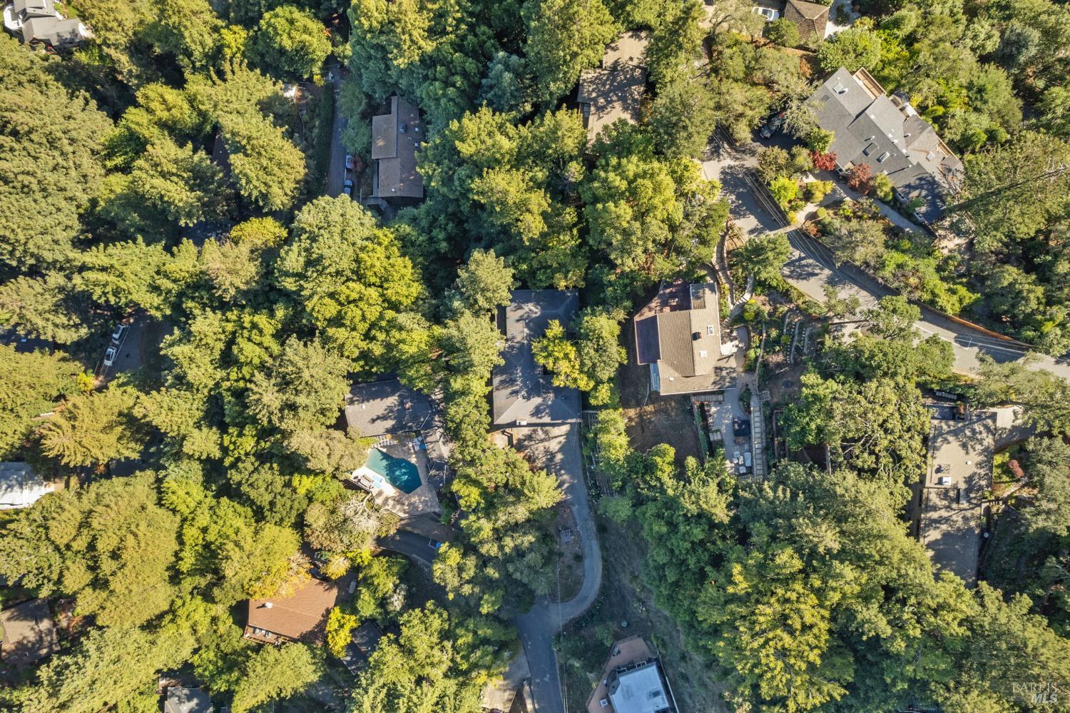 Detail Gallery Image 40 of 47 For 129 Piedmont Ct, Larkspur,  CA 94939 - 3 Beds | 2 Baths