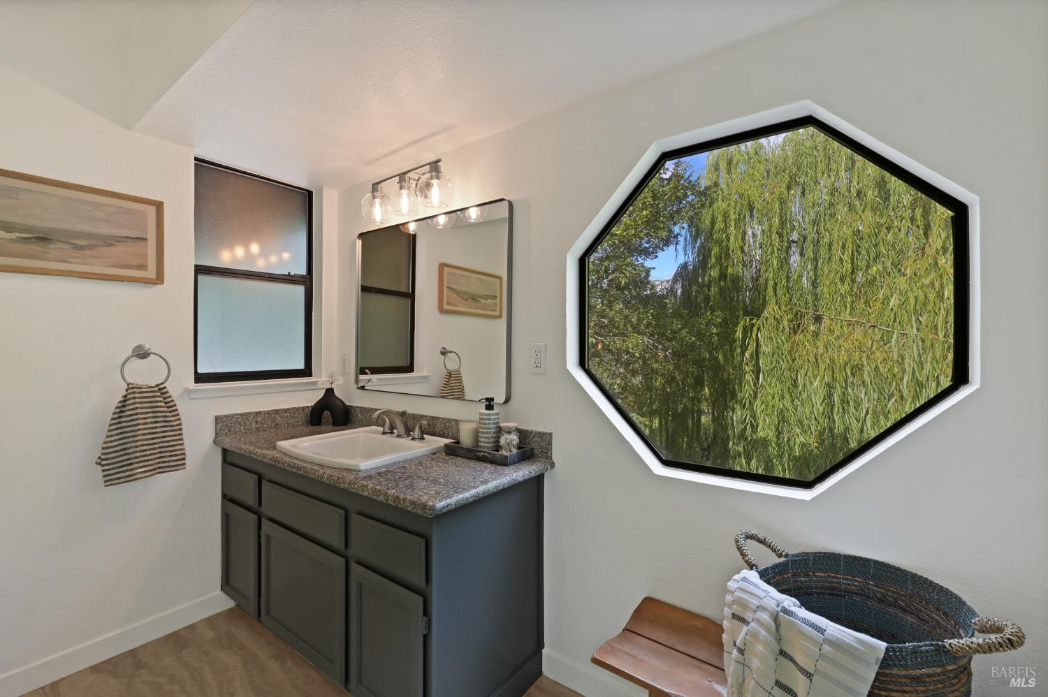 Detail Gallery Image 20 of 29 For 1 Aspen Ct, San Anselmo,  CA 94960 - 2 Beds | 1/1 Baths