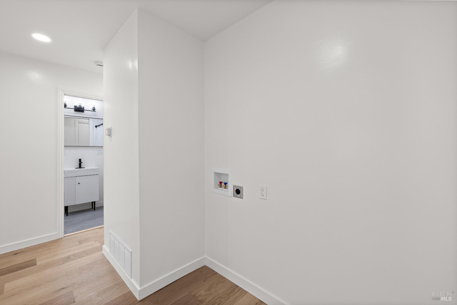 Detail Gallery Image 37 of 52 For 40 Leafwood Cir, San Rafael,  CA 94901 - – Beds | – Baths