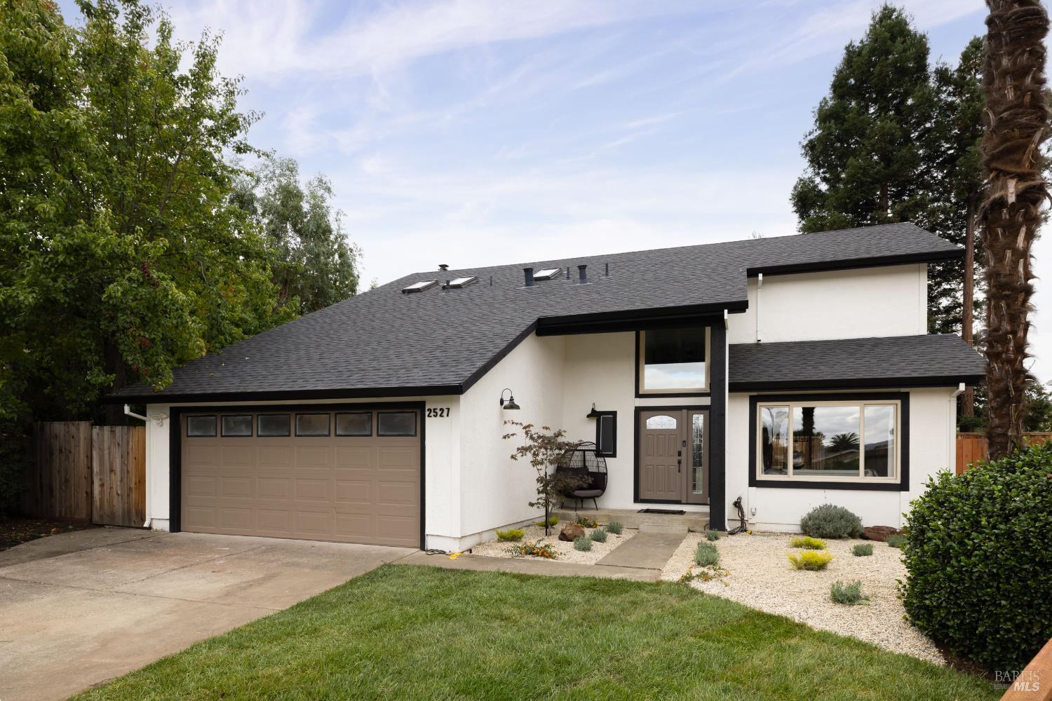 Detail Gallery Image 2 of 36 For 2527 Vintage Ct, Napa,  CA 94558 - 4 Beds | 2/1 Baths