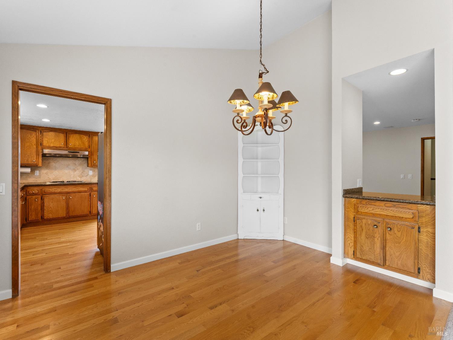 Detail Gallery Image 15 of 43 For 2913 Carissa Ct, Santa Rosa,  CA 95405 - 3 Beds | 2/1 Baths