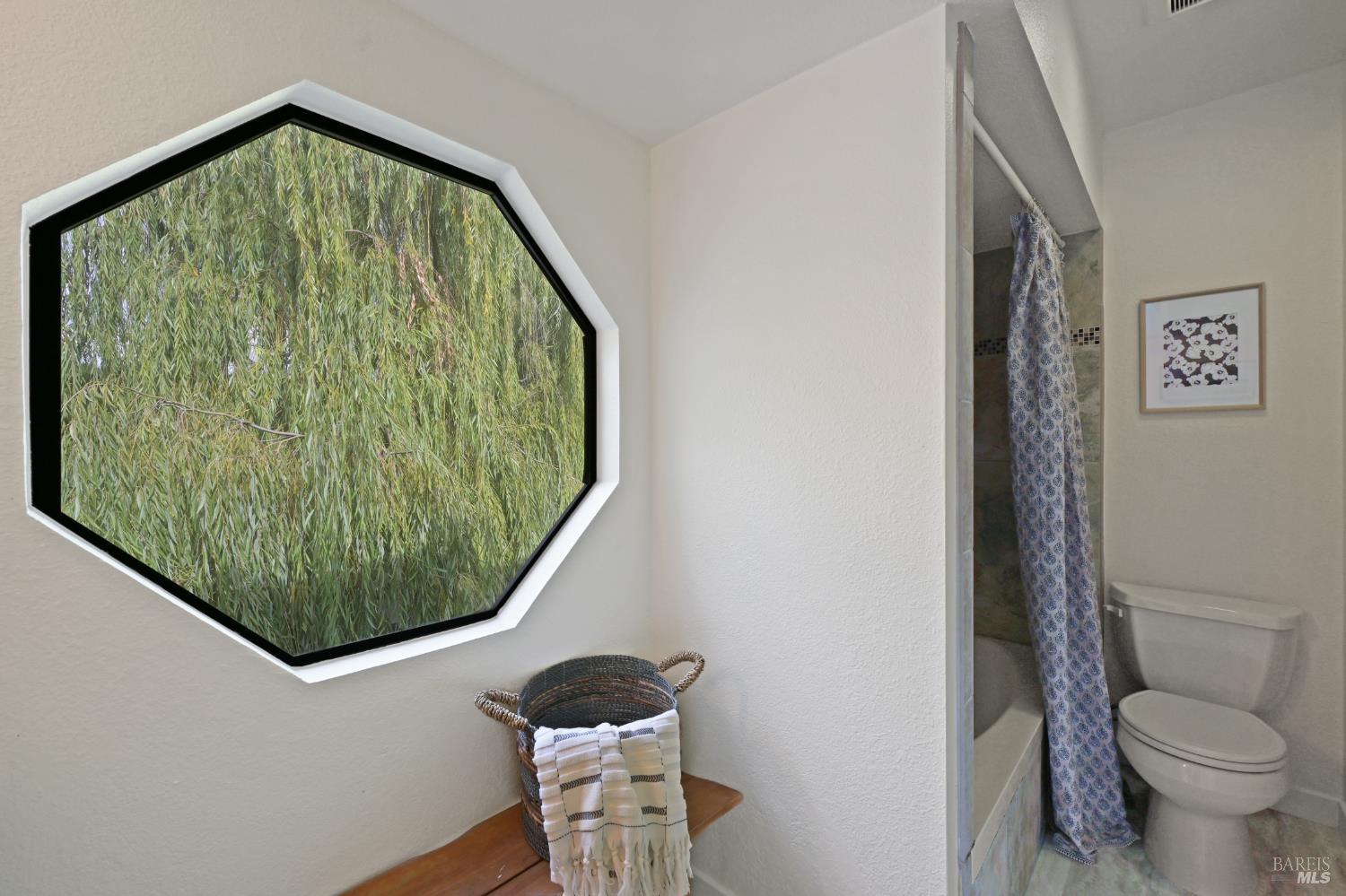 Detail Gallery Image 21 of 29 For 1 Aspen Ct, San Anselmo,  CA 94960 - 2 Beds | 1/1 Baths