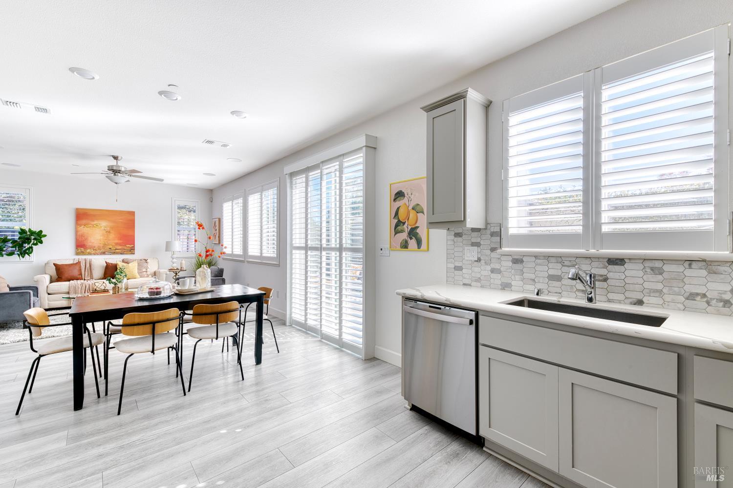 Detail Gallery Image 15 of 41 For 704 Granite Ln, Fairfield,  CA 94534 - 5 Beds | 3 Baths