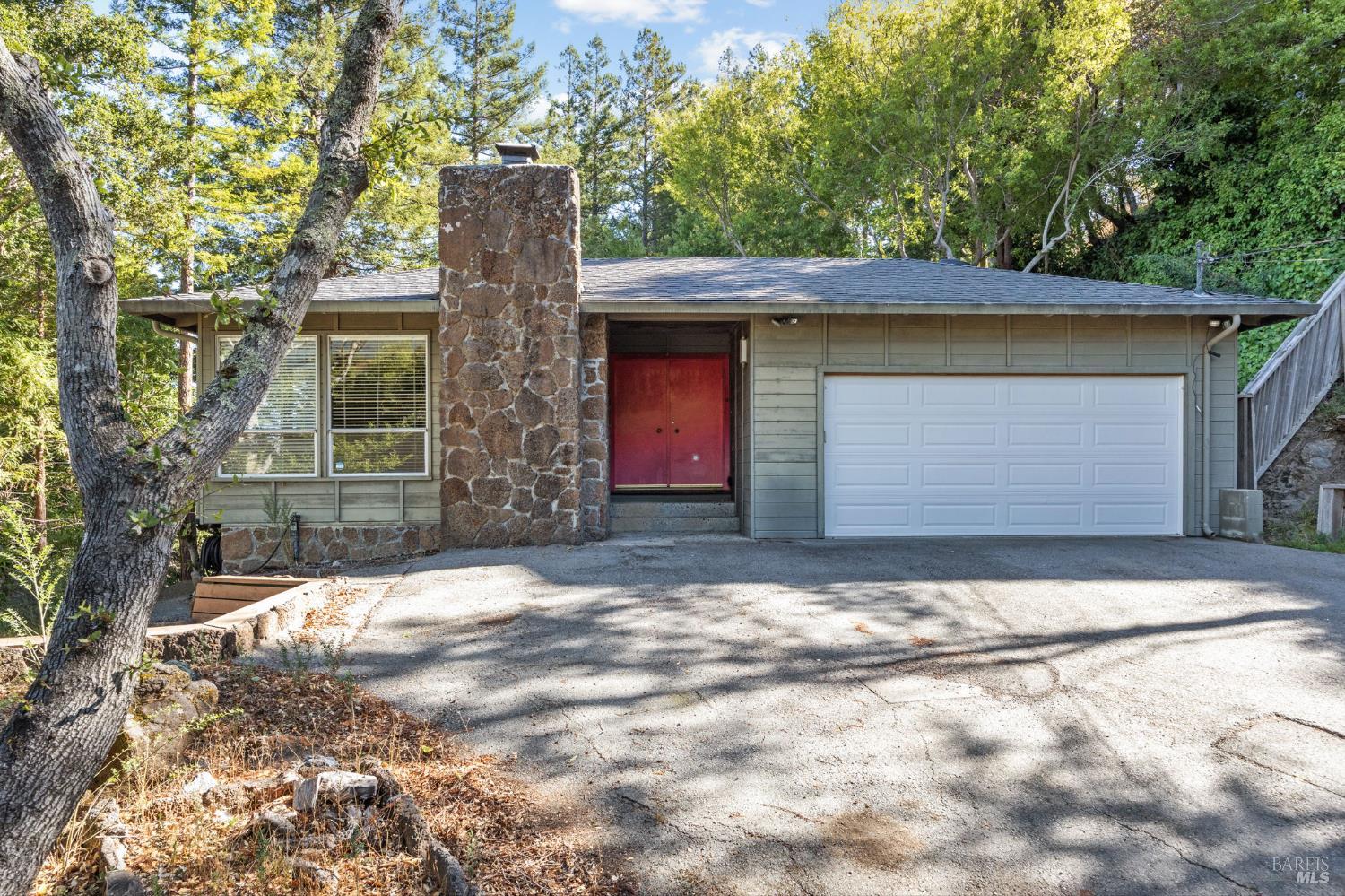 Detail Gallery Image 2 of 47 For 129 Piedmont Ct, Larkspur,  CA 94939 - 3 Beds | 2 Baths