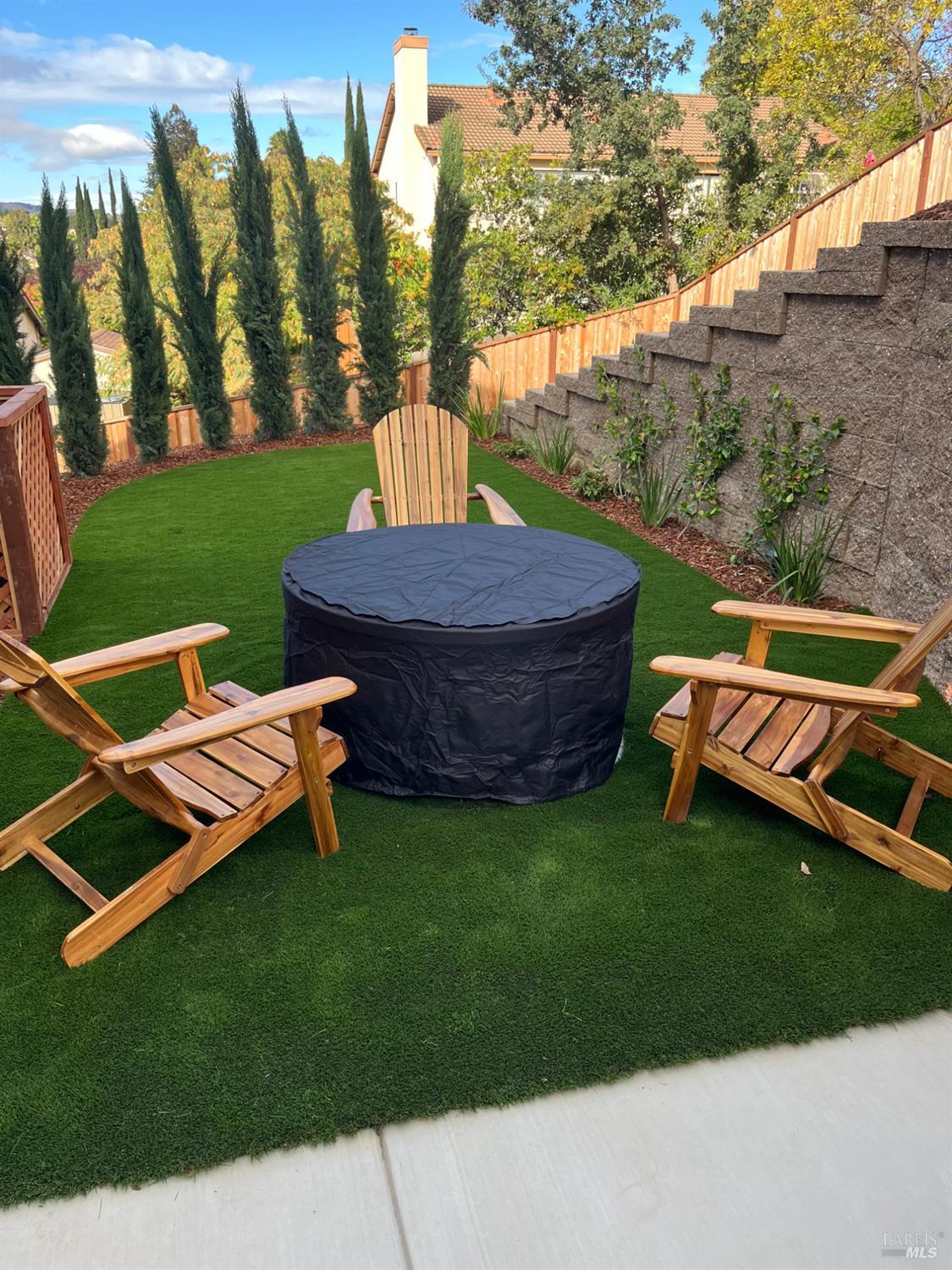 Detail Gallery Image 6 of 6 For 31 Denova Ln, Martinez,  CA 94553 - 4 Beds | 3 Baths