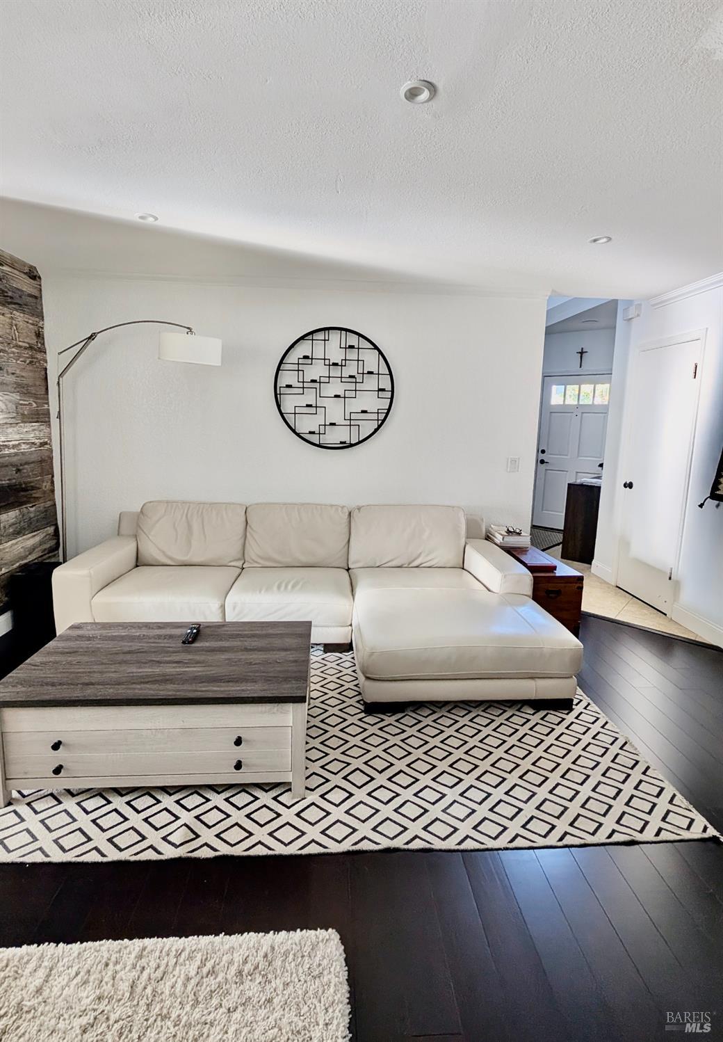 Detail Gallery Image 4 of 15 For 412 Jane Dr, Windsor,  CA 95492 - 4 Beds | 2/1 Baths