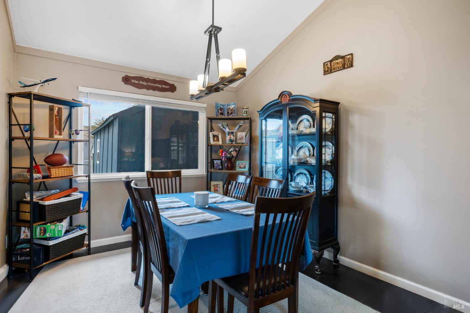 Detail Gallery Image 10 of 48 For 831 Wood Ln, Petaluma,  CA 94954 - 4 Beds | 3 Baths