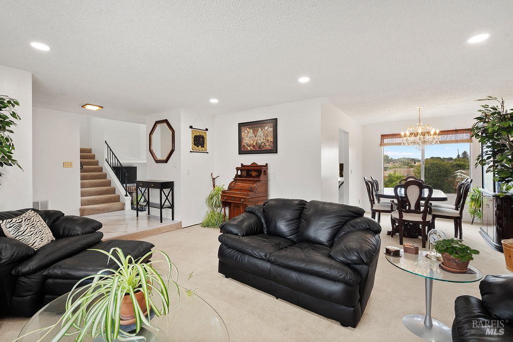 Detail Gallery Image 7 of 49 For 1305 Corcoran Ave, Vallejo,  CA 94589 - 4 Beds | 2/1 Baths