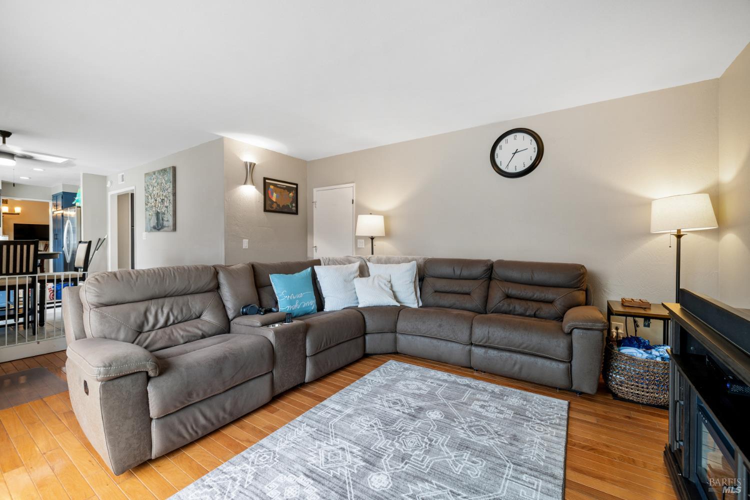 Detail Gallery Image 19 of 48 For 831 Wood Ln, Petaluma,  CA 94954 - 4 Beds | 3 Baths