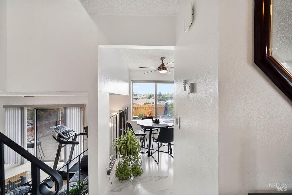 Detail Gallery Image 10 of 49 For 1305 Corcoran Ave, Vallejo,  CA 94589 - 4 Beds | 2/1 Baths
