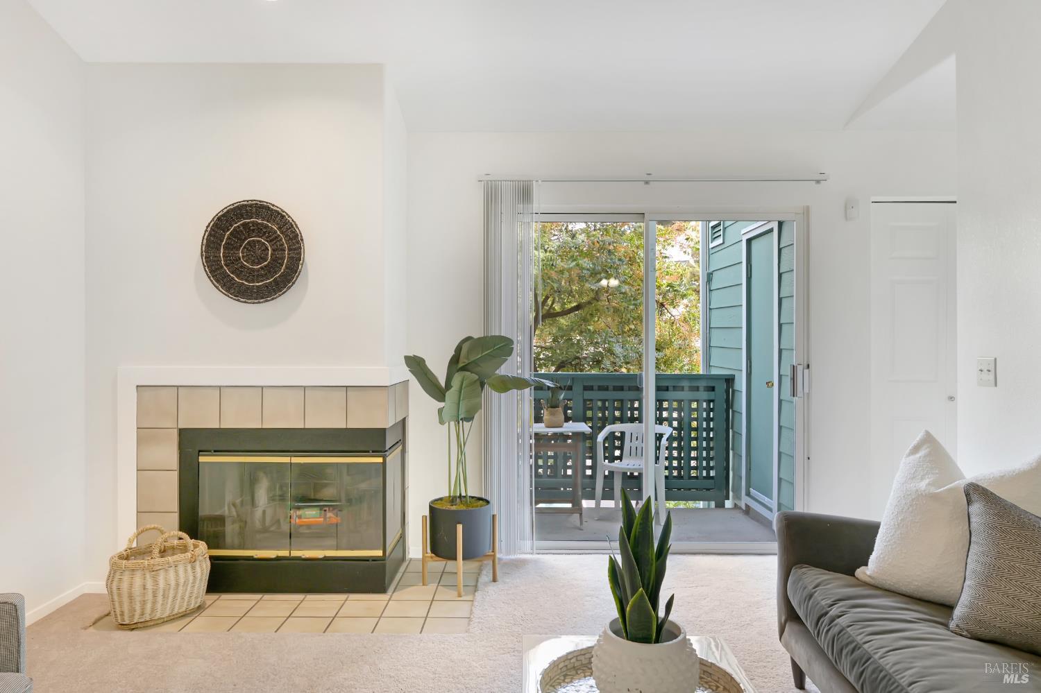 Detail Gallery Image 5 of 32 For 506 Dursey Dr, Pinole,  CA 94564 - 2 Beds | 2 Baths