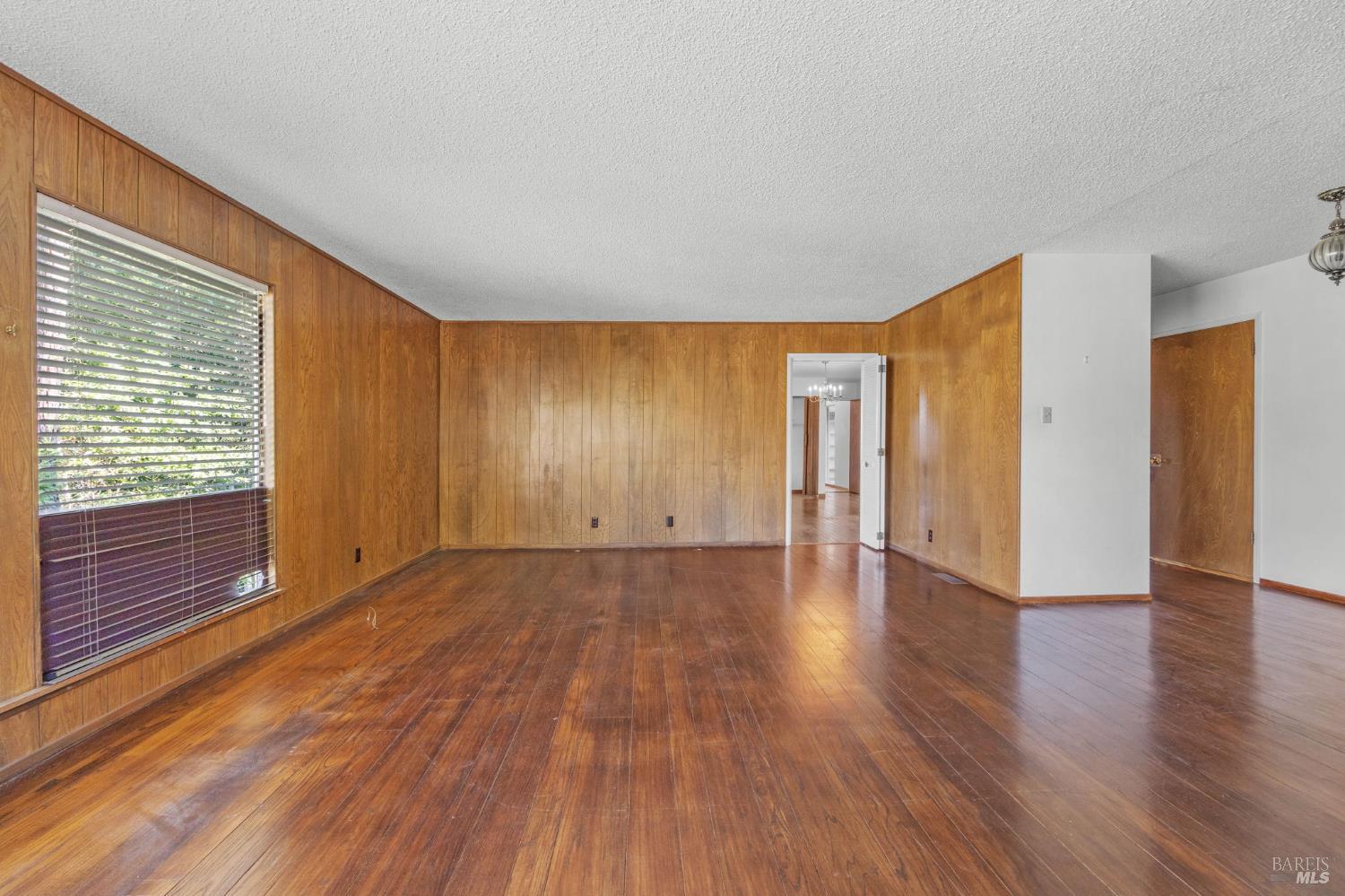 Detail Gallery Image 5 of 47 For 129 Piedmont Ct, Larkspur,  CA 94939 - 3 Beds | 2 Baths