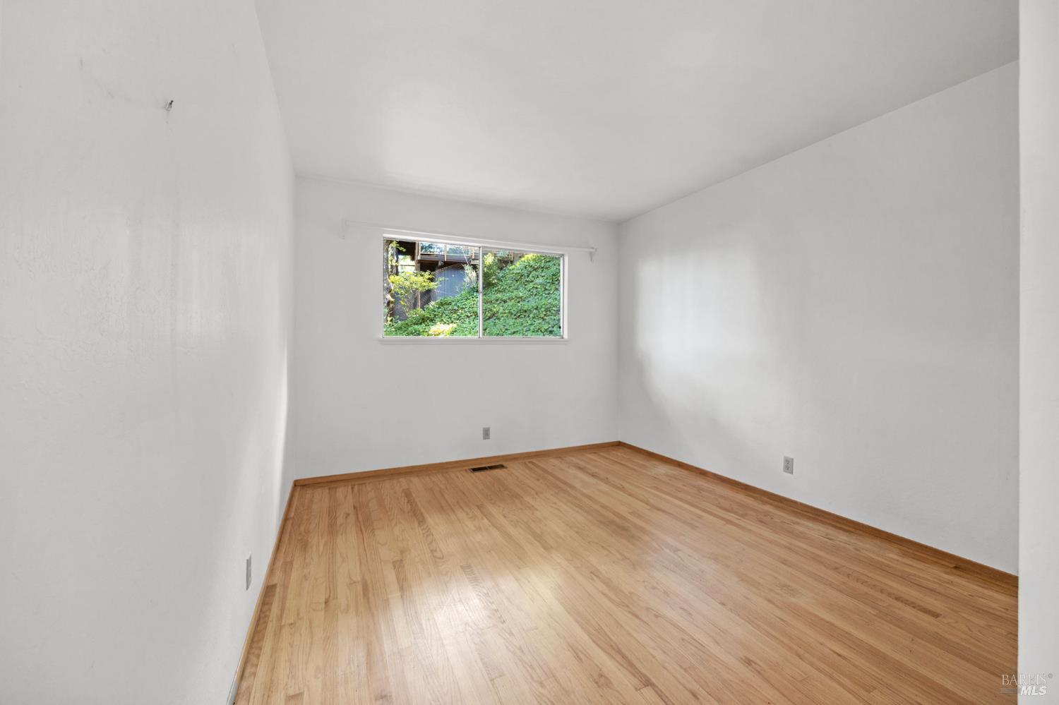 Detail Gallery Image 32 of 47 For 129 Piedmont Ct, Larkspur,  CA 94939 - 3 Beds | 2 Baths