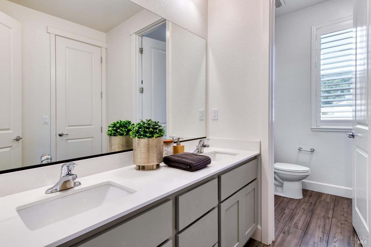 Detail Gallery Image 31 of 41 For 704 Granite Ln, Fairfield,  CA 94534 - 5 Beds | 3 Baths