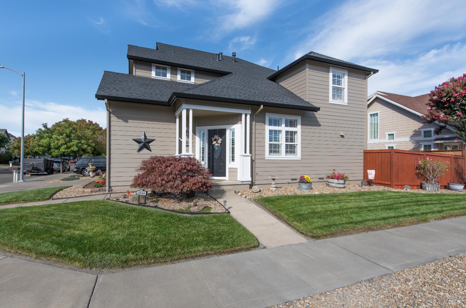 Detail Gallery Image 2 of 36 For 2234 Gold Leaf Ln, Santa Rosa,  CA 95403 - 4 Beds | 2/1 Baths