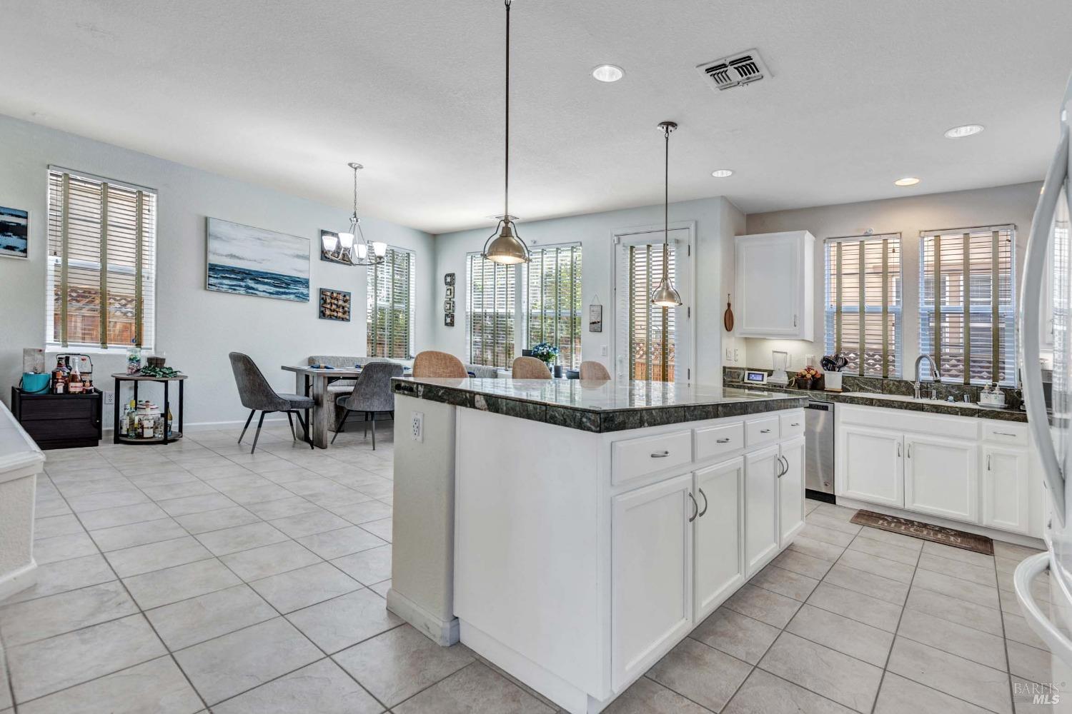 Detail Gallery Image 12 of 54 For 8115 W Carlisle St, Vallejo,  CA 94591 - 3 Beds | 2/1 Baths